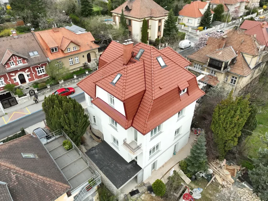 Stavba střechy bytový dům